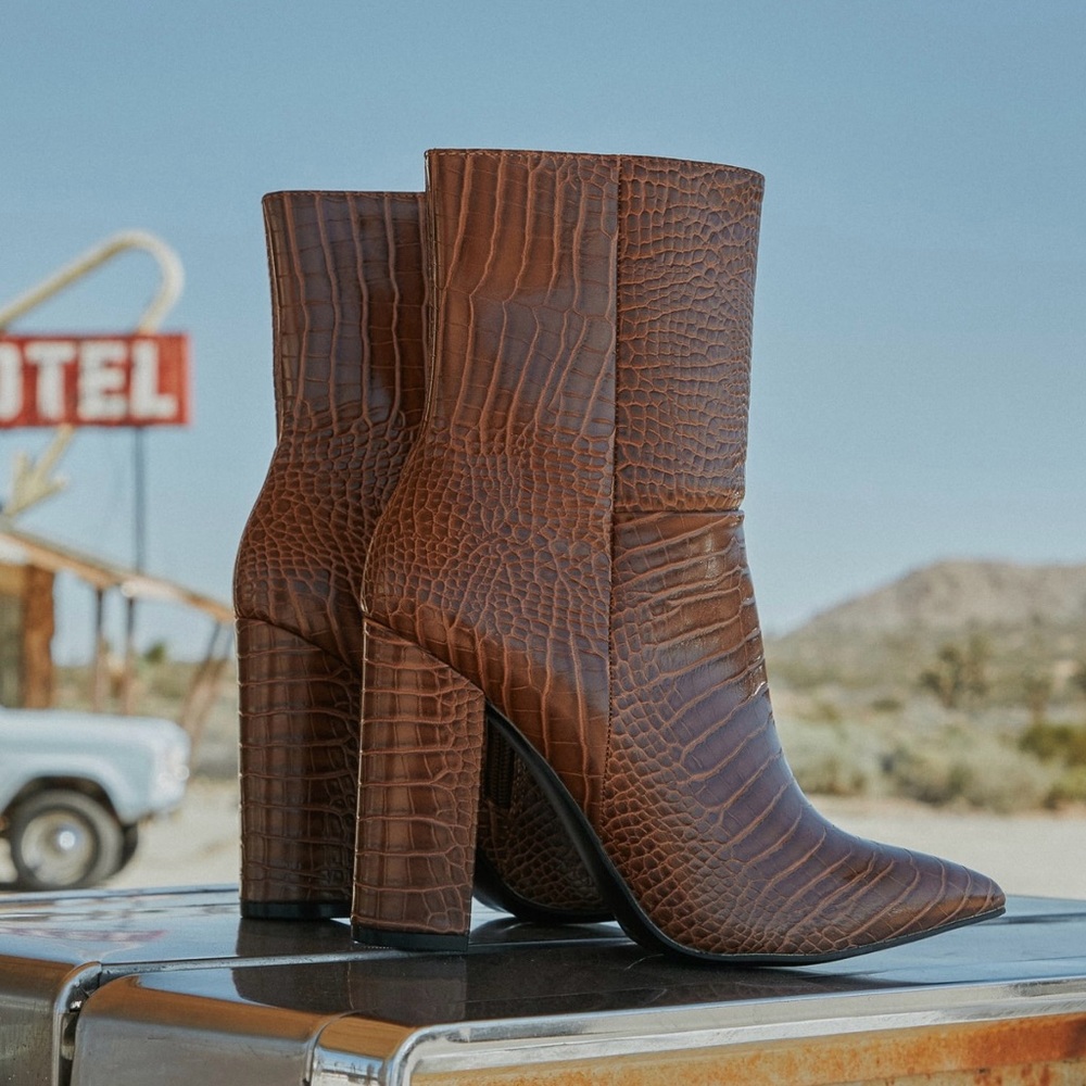 Lulu’s Tan Crocodile Print Toe Mid Calf Boots Size 9